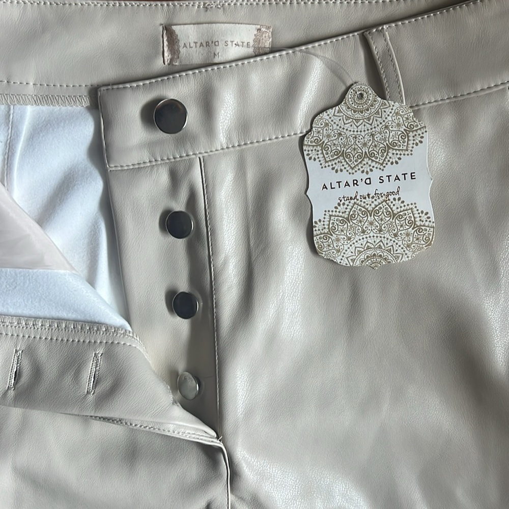 Altar’d State Women’s Cream Cargo Faux Leather Pants Size M Grunge Edgy Casual - Picture 3 of 11